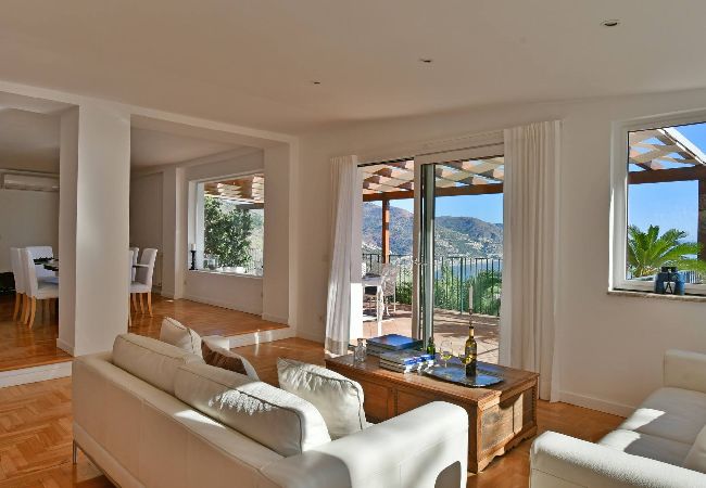 Villa in Taormina - Villa Karin Villa in Taormina - Villa Karin