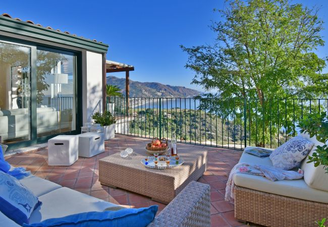 Villa in Taormina - Villa Karin Villa in Taormina - Villa Karin