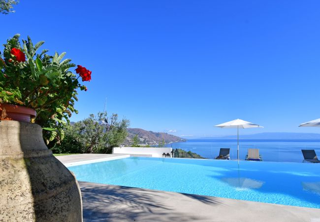 Villa in Taormina - Villa Karin Villa in Taormina - Villa Karin