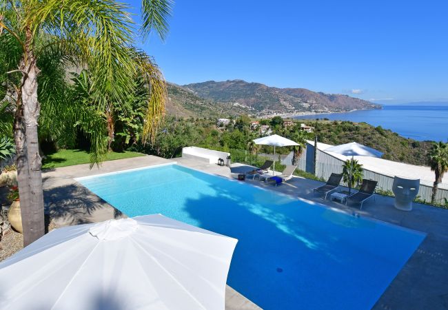 Villa in Taormina - Villa Karin Villa in Taormina - Villa Karin