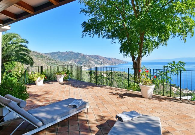 Villa in Taormina - Villa Karin Villa in Taormina - Villa Karin